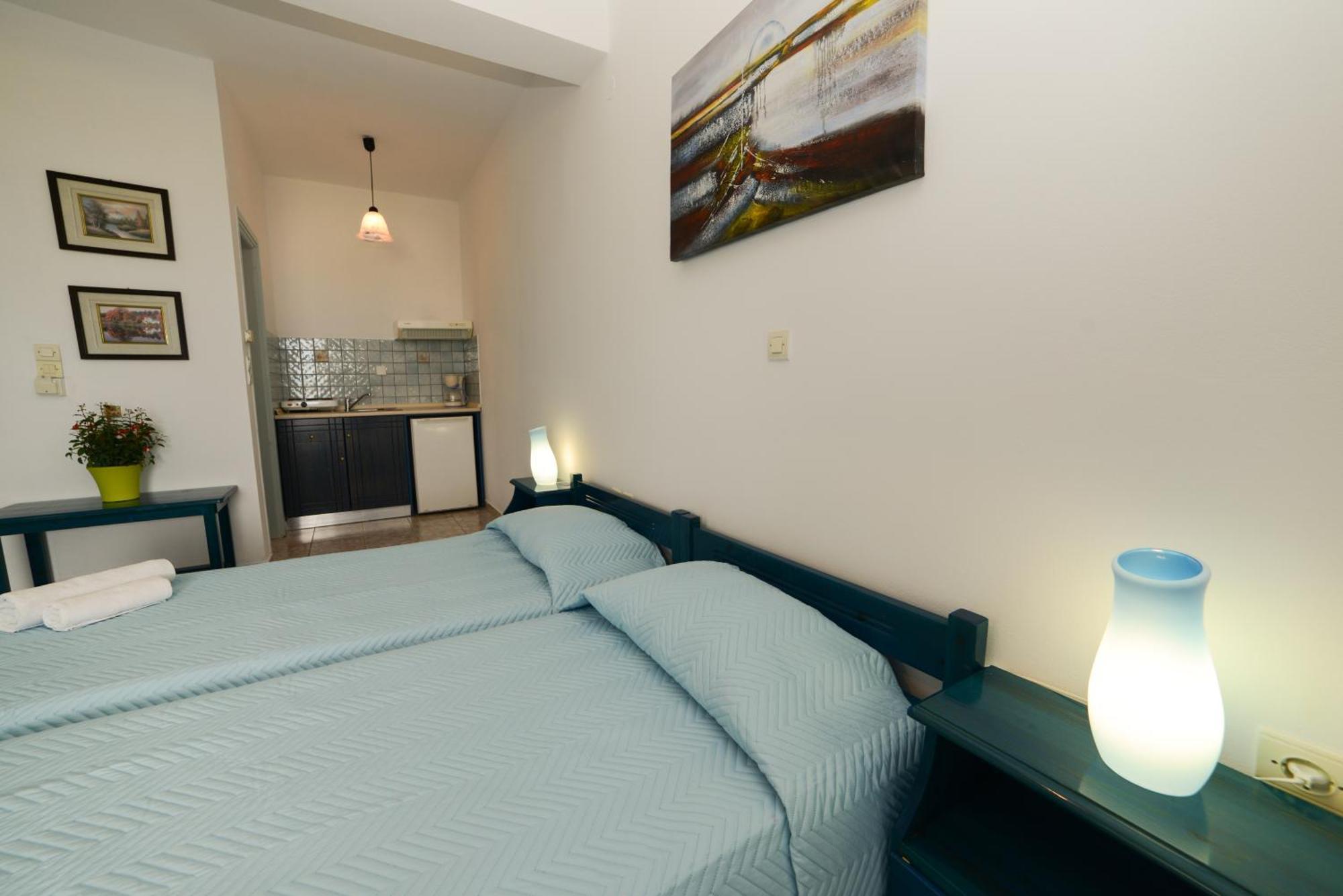 Hotel Dina - Ξενοδοχείο Ντινα Plati  Room photo